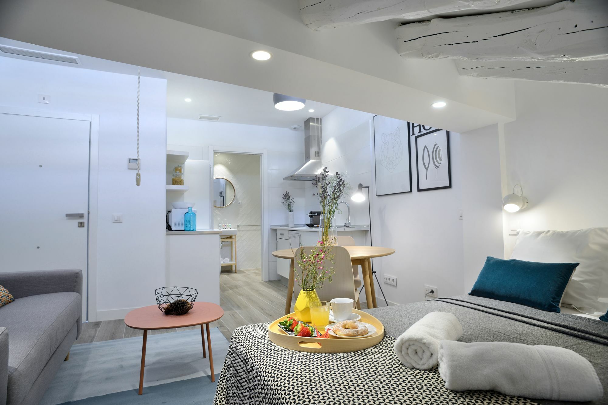 Nqn Aparts & Suites Madrid Exteriör bild